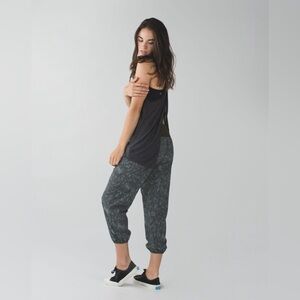 Lululemon Om Pant Jazzy White Gator Green / Gator Green Size 4